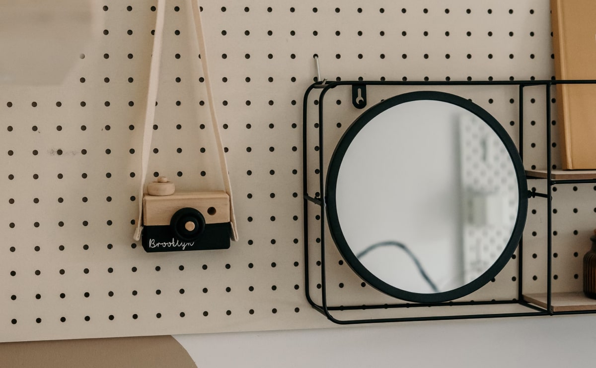 Read more about the article Reinterprets the classic bookshelf